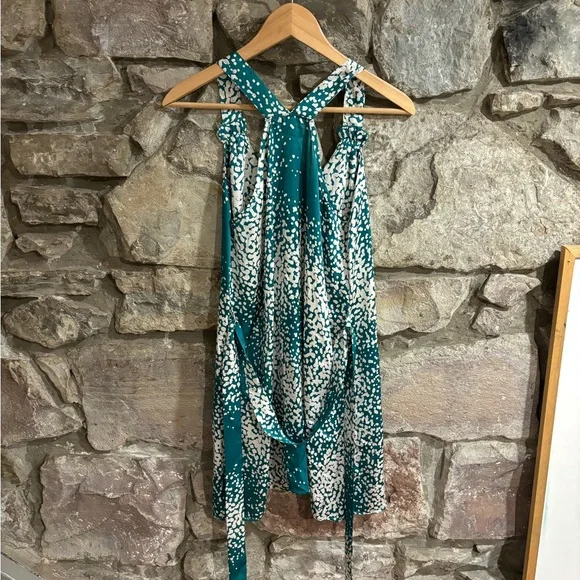 Final Touch Dress - Picture 2 of 5